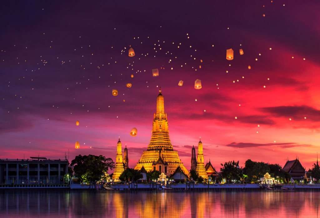 Wat Arun is one of the well-known landmarks of Thailand