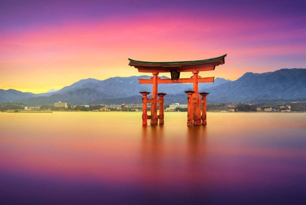 12 Top Tourist Attractions & Things to Do in the Japan