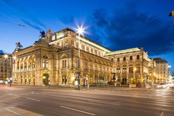 Vienna State Opera in the evening at twilight