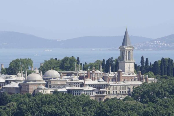 Looking over Tokapi palace in Istanbul