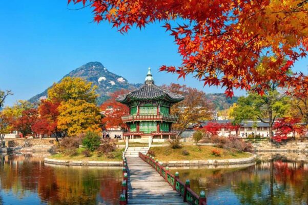 Gyeongbokgung Palace in autumn